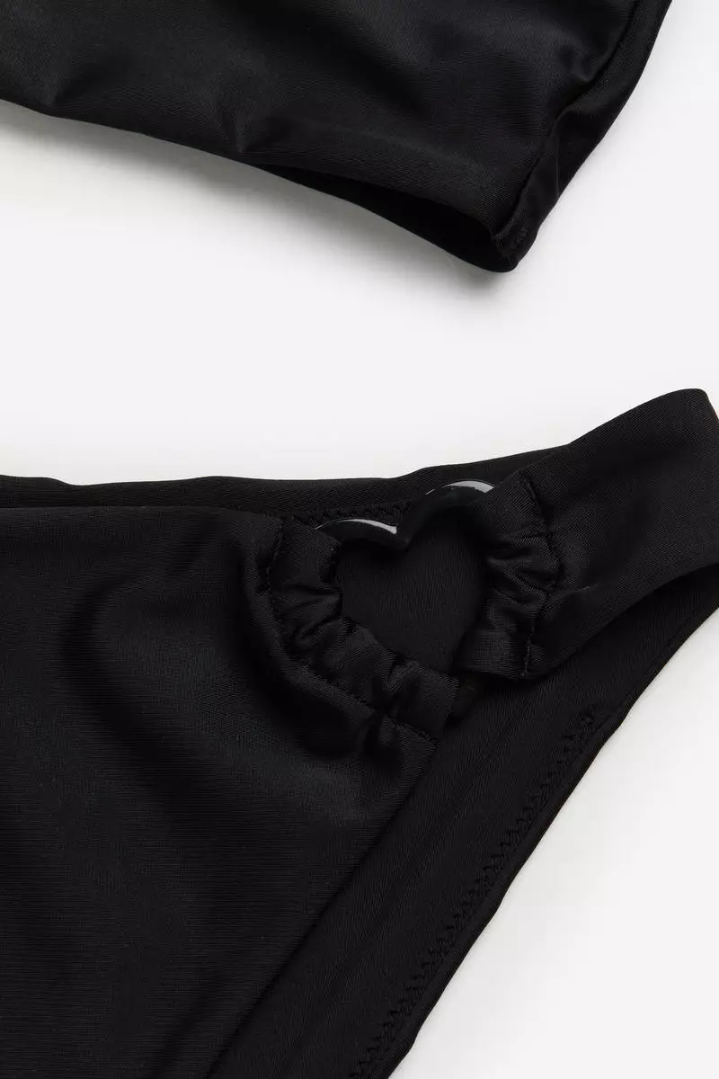 One-shoulder cut-out swimsuit