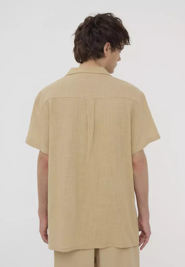 Man Short-Sleeved Shirt