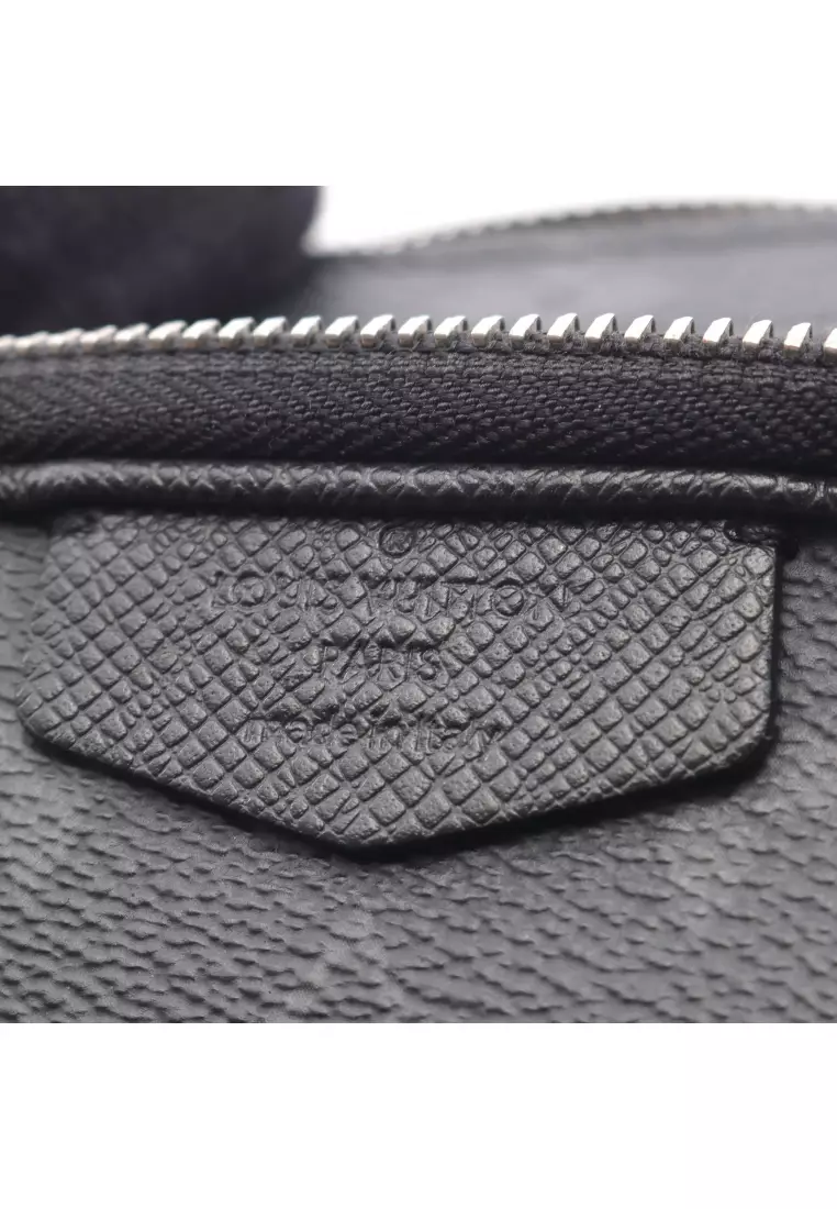 Pre-Loved Louis Vuitton outdoors pochette Taigarama Noir Shoulder bag body bag PVC leather black