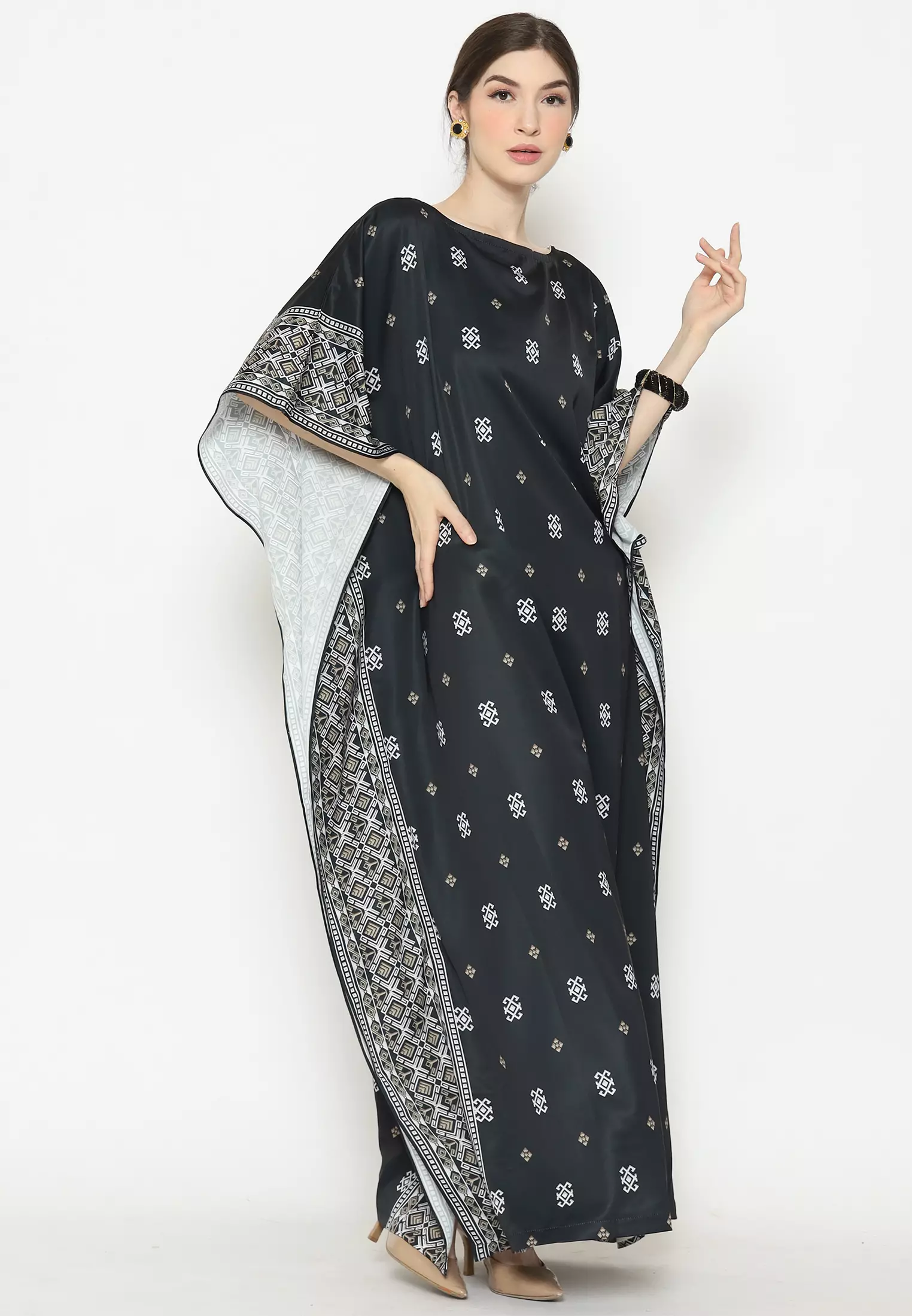 Kanzi Exclusive Short Sleeve Black Songket Kaftan