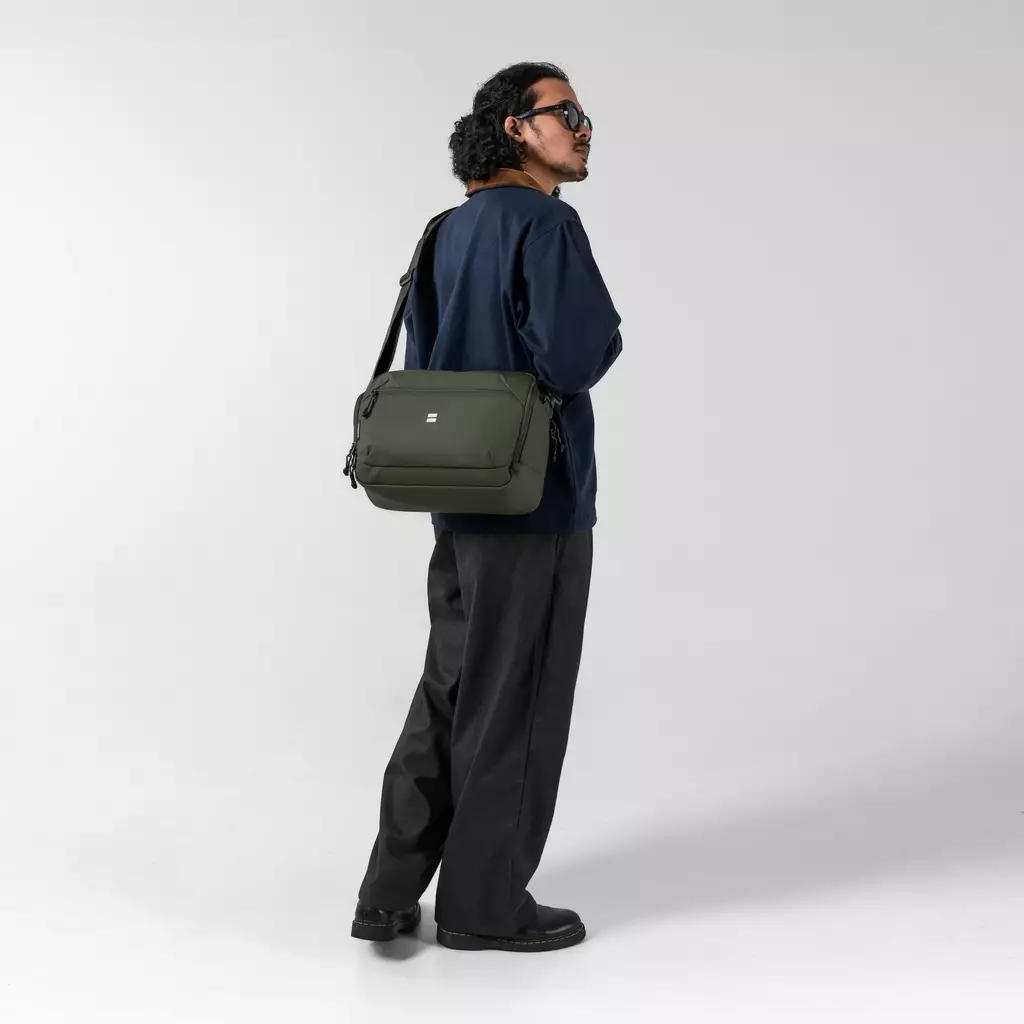 Milition 1.0 Laptop Shoulder Bag 13-Inch Tas Selempang Kerja Kuliah Sekolah Durable Tahan Air - Olive