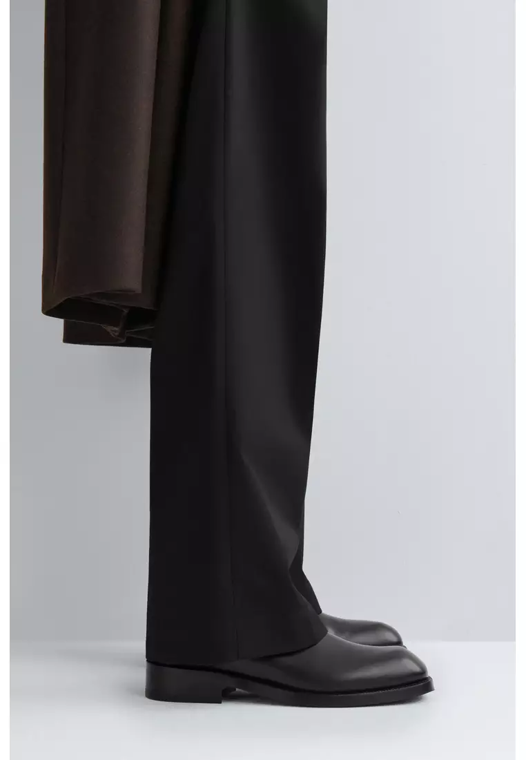 SQUARE-TOE LEATHER CHELSEA BOOTS