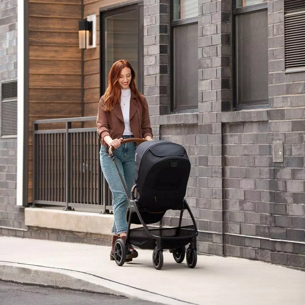 Nuna Triv Next Stroller Caviar - Kereta Dorong Bayi