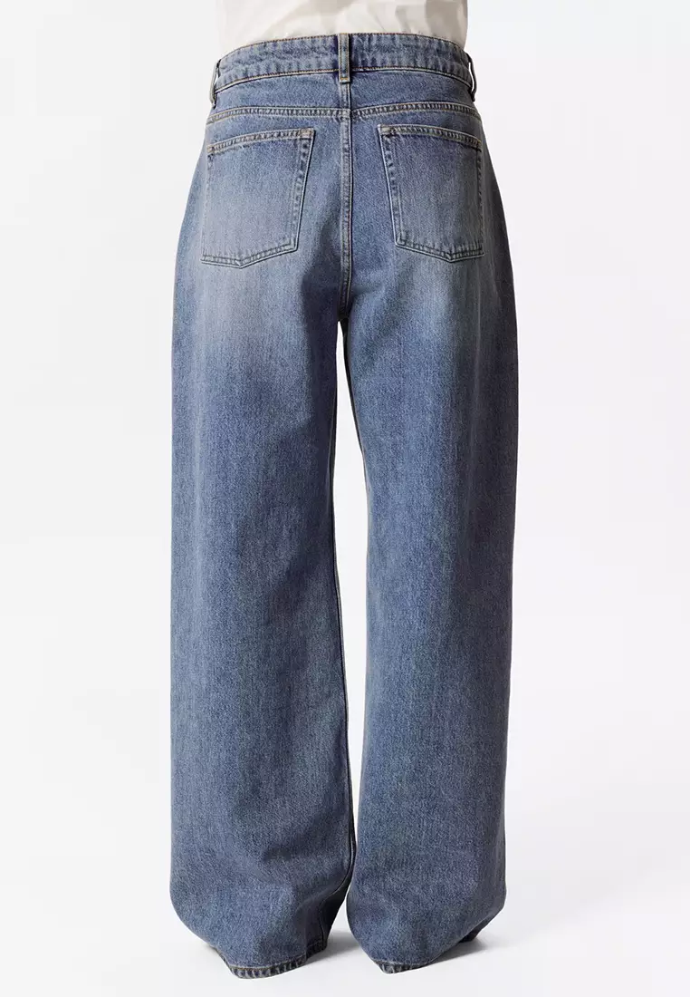 Relaxed Wide-Leg Jeans