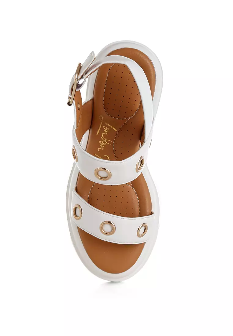 Sandal Platform Bertumit Detail Lubang Tali Warna Coklat Muda