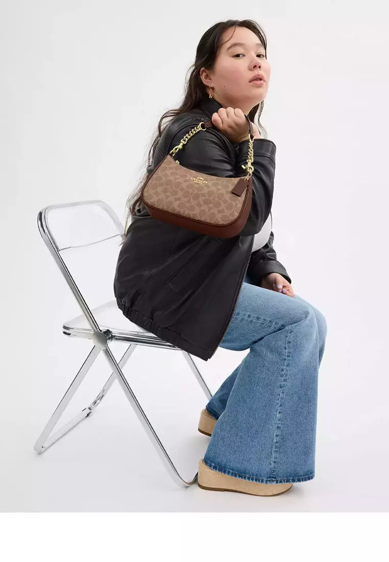 Teri Shoulder Bag In Signature Canvas