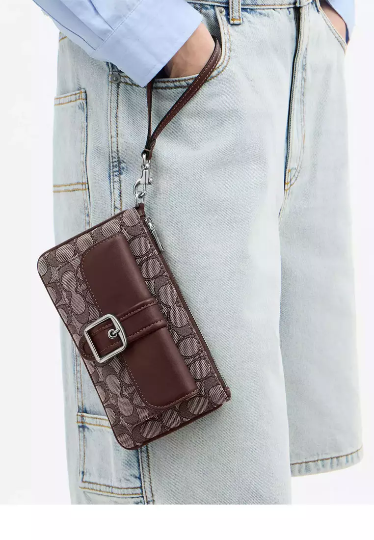 Ashton Wristlet In Signature Jacquard