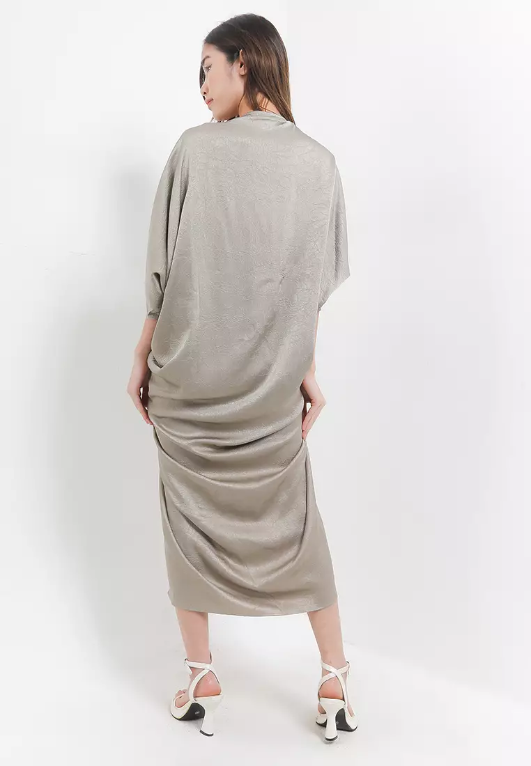 Textured Silk Penguin Kaftan With 3 Flo Detail