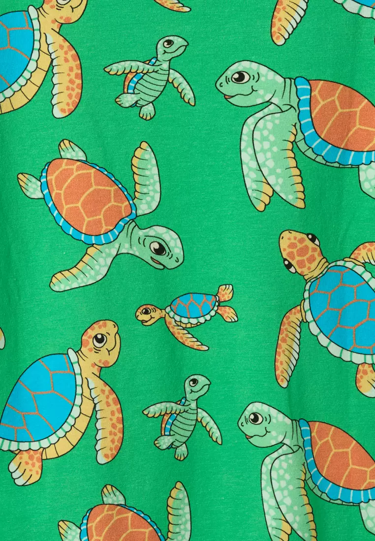 T-shirt with sea turtles