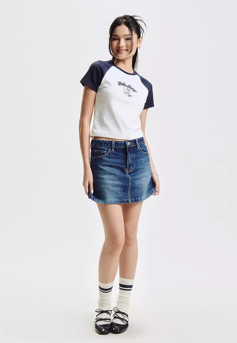  Hello Kitty Slim Raglan Graphic T-shirt