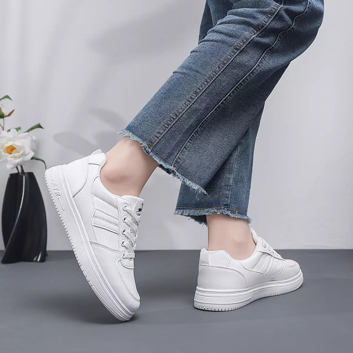 Sepatu Putih Wanita Bertali Casual Kerja Kampus Sneakers WL2410