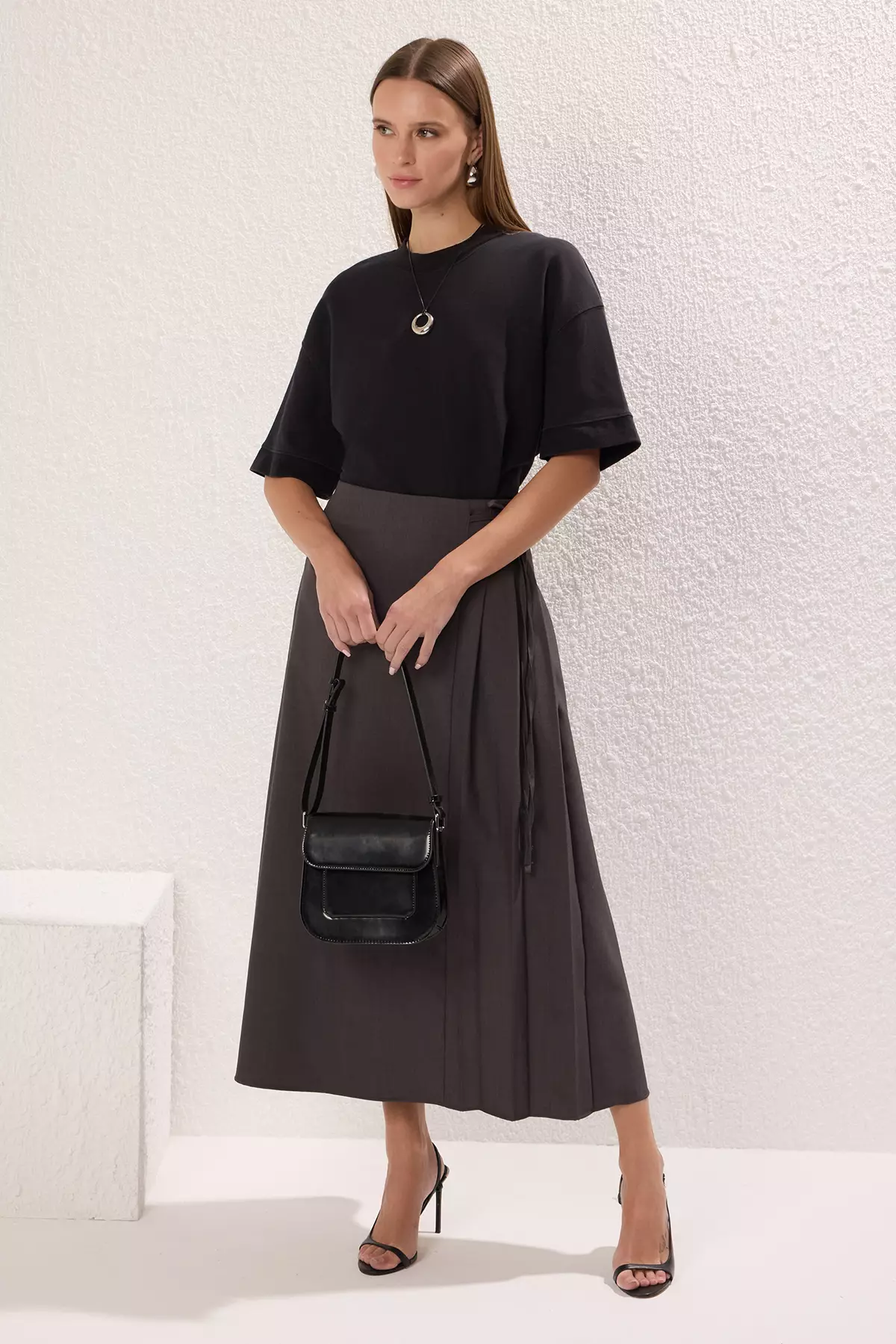 MODEST Pleat Detailed Skirt