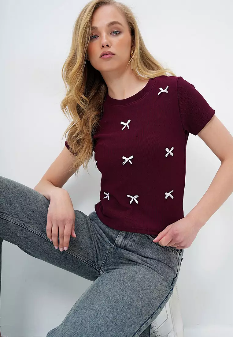 Women's Burgundy Crew Neck Bow Embellished Crop Blouse Alc-X13671