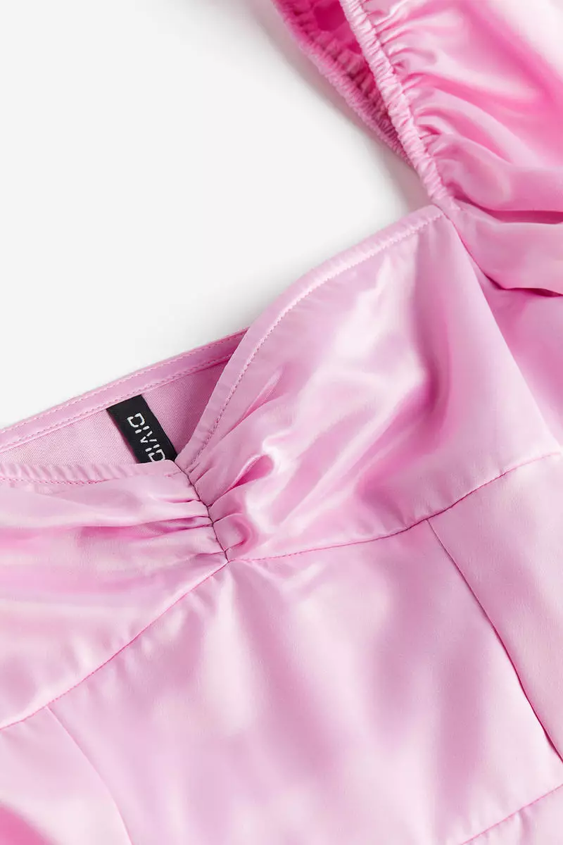 Balloon-sleeved satin dress
