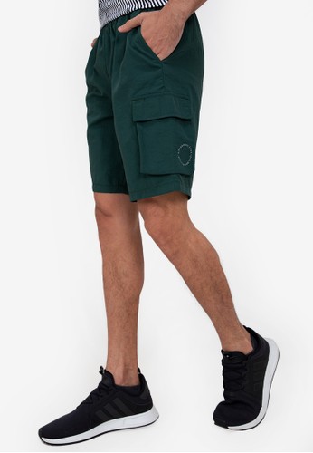 ZALORA ACTIVE green Front Cargo Pocketed Shorts 05D7FAA8AB9518GS_1