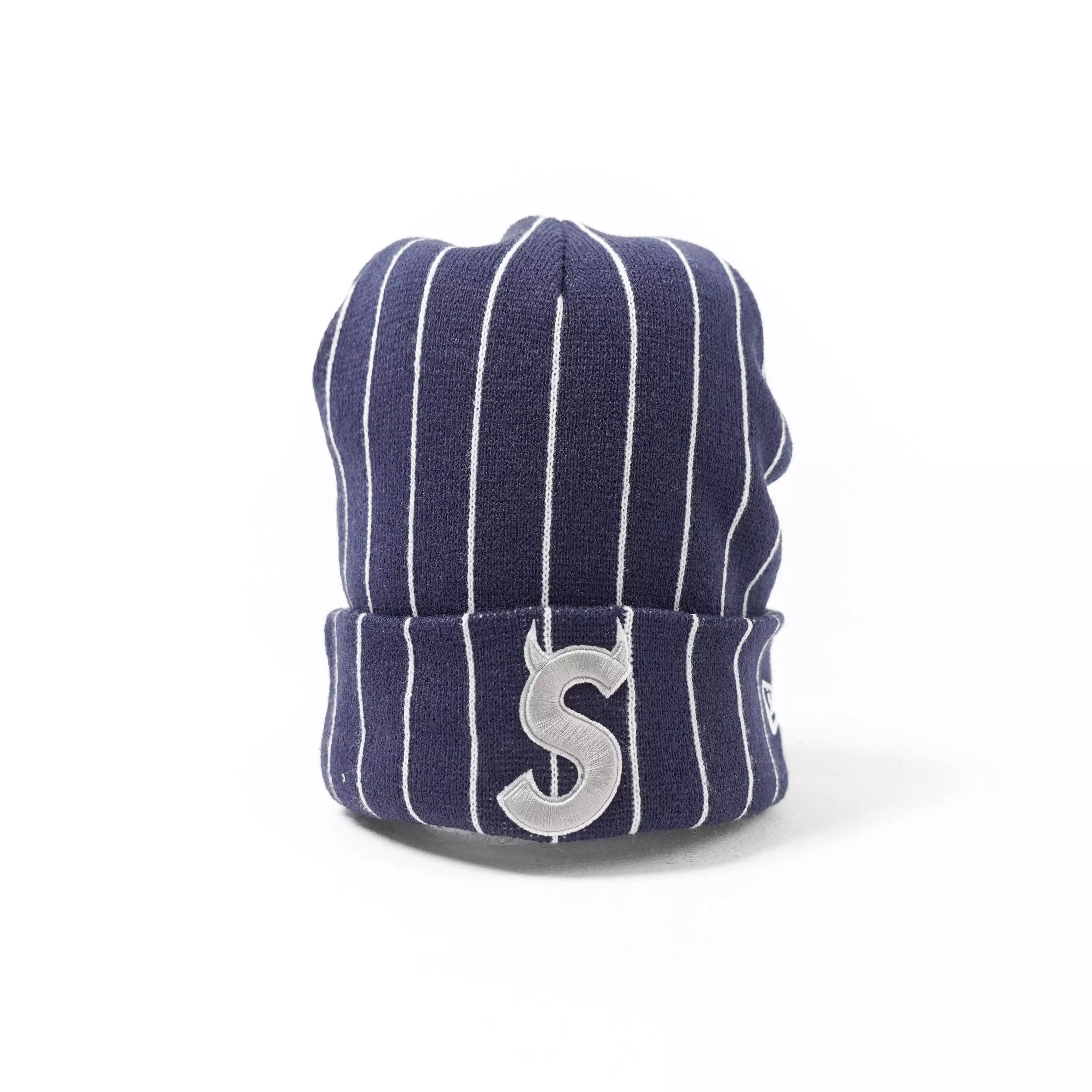 【新品】Supreme Devil S Logo Beanie 【Stripe】 Jual Supreme Topi SUPREME X NEW ERA DEVIL S LOGO STRIPE WHITE NAVY