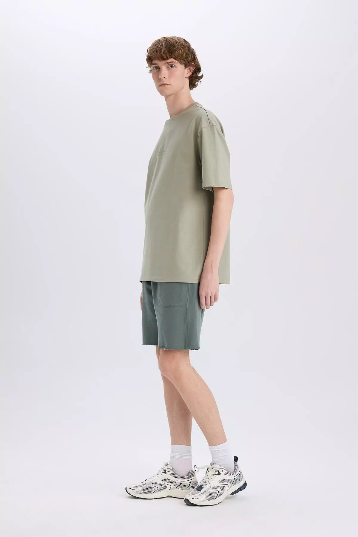 100% Cotton Slim Fit Slim Fit Narrow Leg Basic Plain Shorts with Pockets B8673Ax24Sm