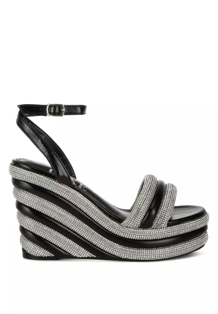 黑色水鑽鉚釘坡跟涼鞋