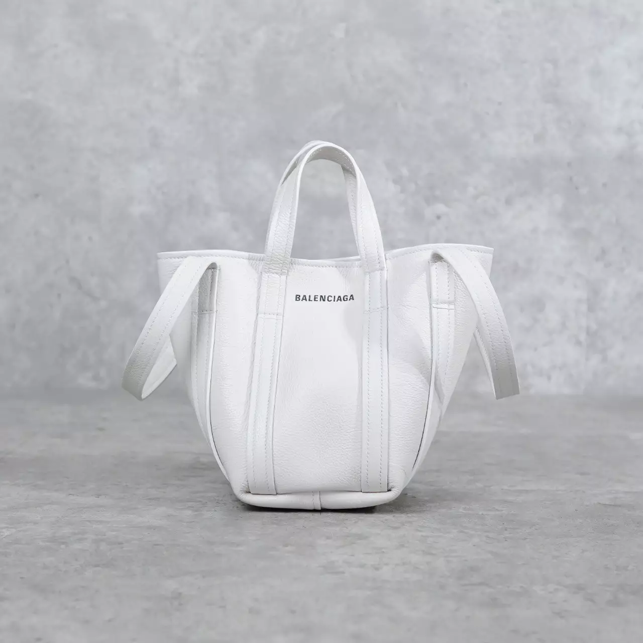 Tas BALENCIAGA ALL WHITE LEATHER BUCKET BAG WITH LS 100% ORIGINAL