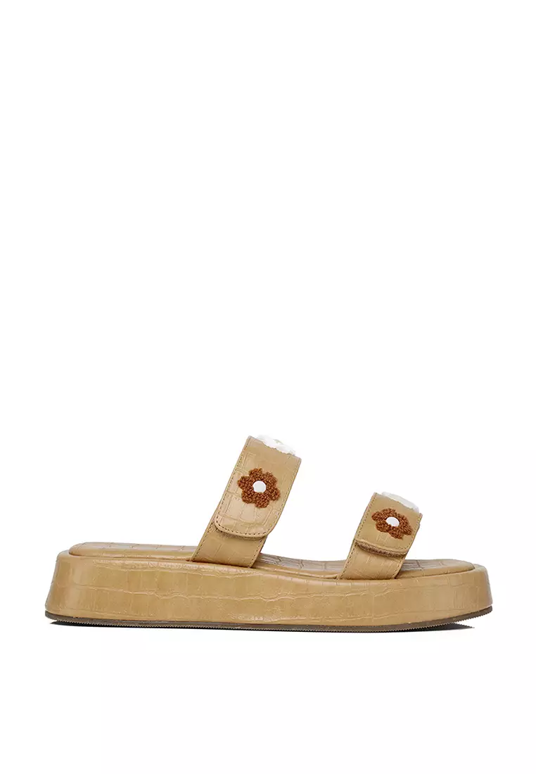 Discount on Milliot & Co.  shoes - SKU: Disney Bambi Daisy Sandals