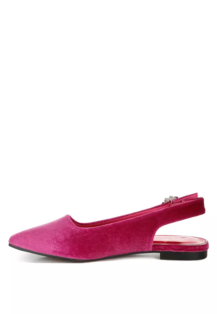 Sandal datar dengan tali selempang beludru warna fuchsia