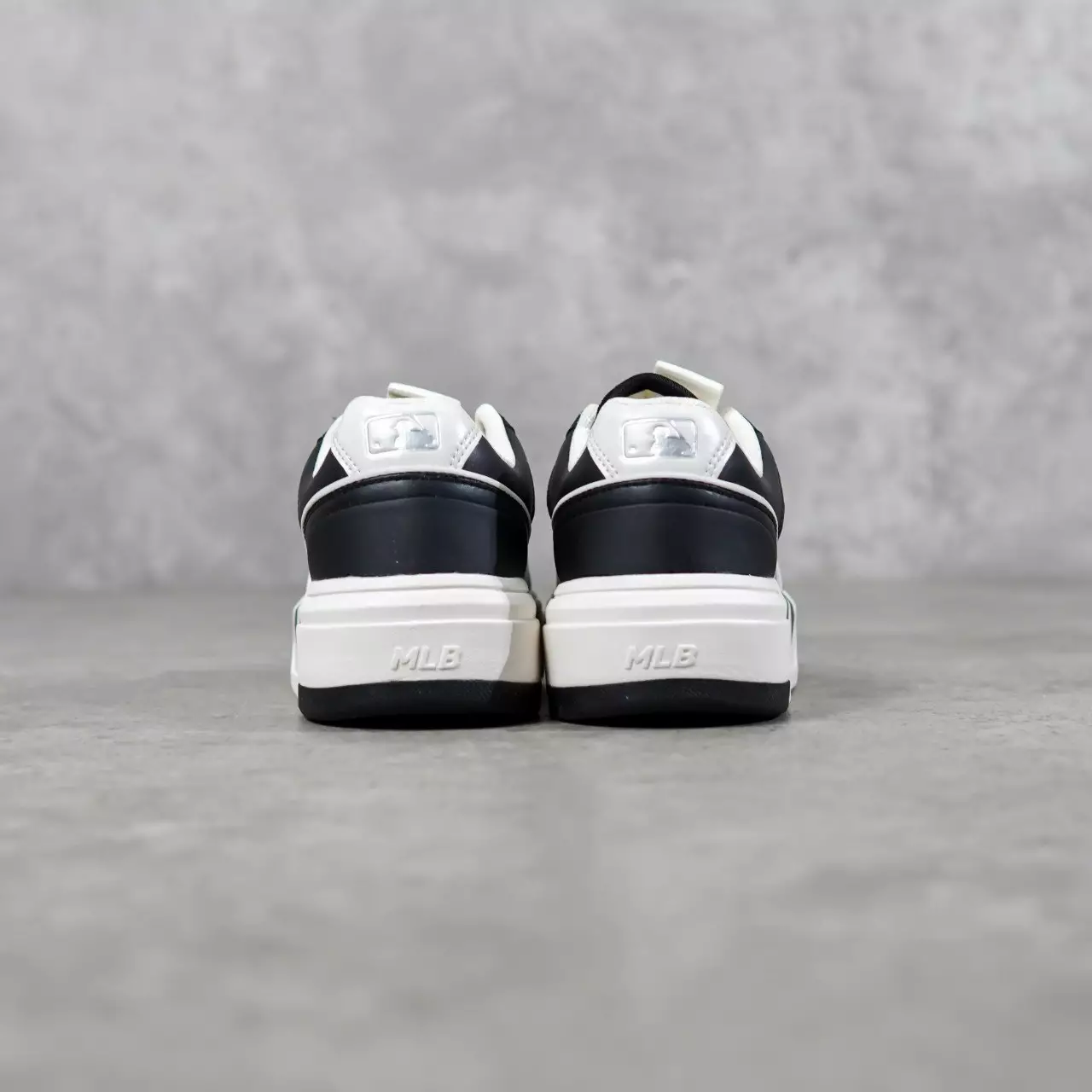 Sepatu MLB NY LINER BLACK IVORY WHITE SNEAKER 100% ORIGINAL