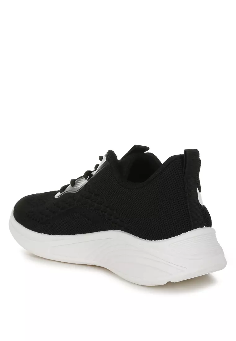 Sepatu Kets Bertali Detail Kontras Warna Hitam