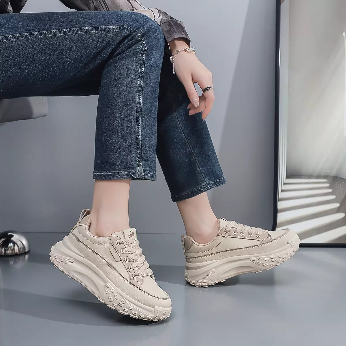 Sneakers Cewek Fashion Bertali Sepatu Wanita Hangout Trendy BL8241