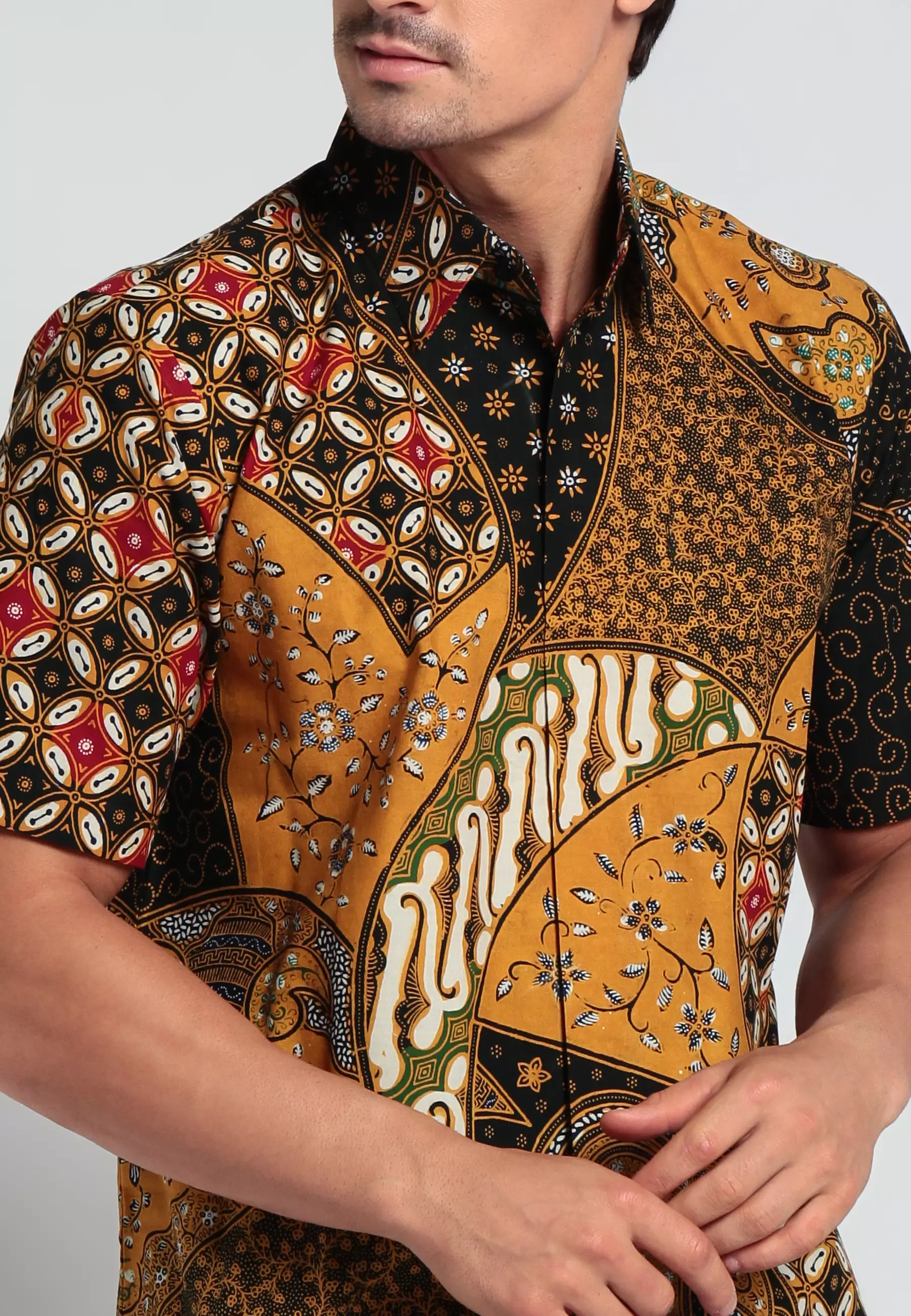 Wisanggeni lengan pendek slimfit