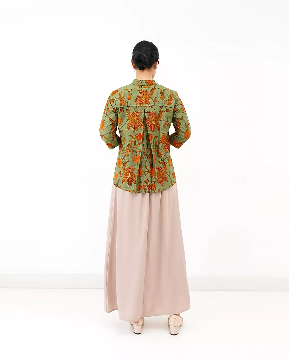 Blouse Kerah V Batik Motif Cendrawasih