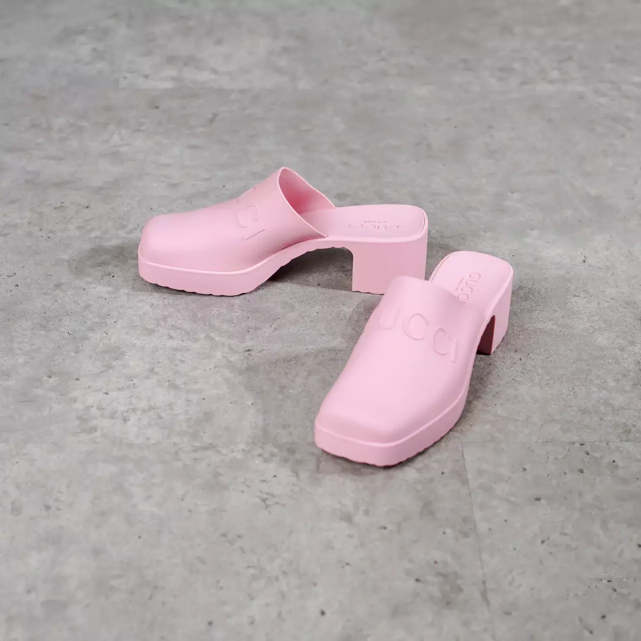 Jual Gucci Sepatu GUCCI EMBOSSED LOGO PINK RUBBER MULES HEELS 100