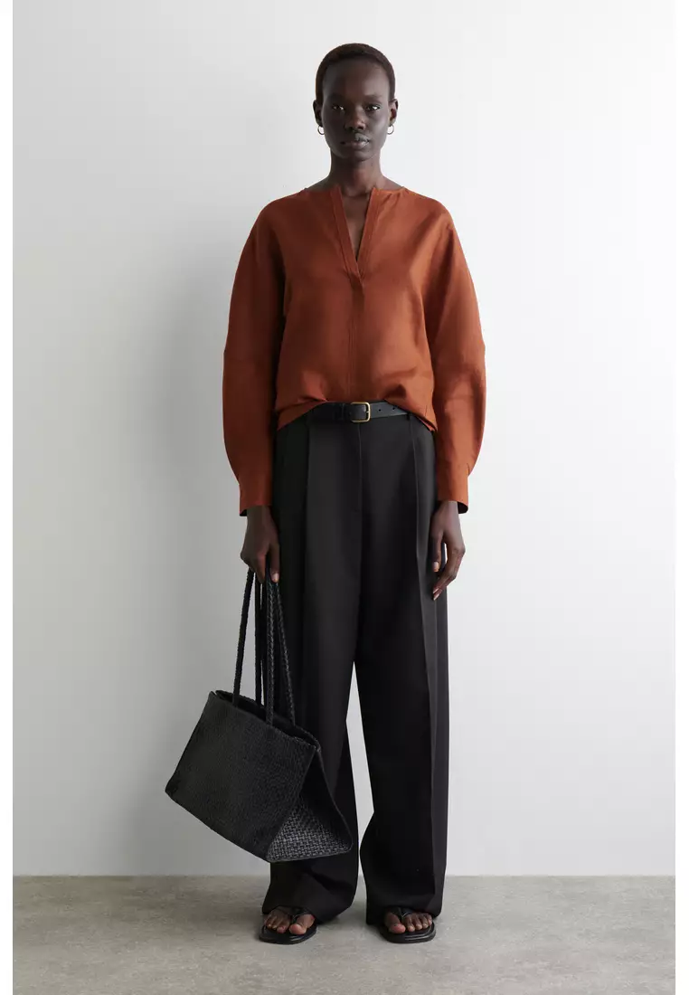 VOLUMINOUS LINEN BLOUSE