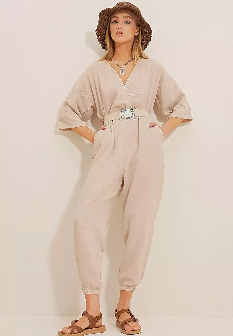 Long jumpsuit with shirt collar