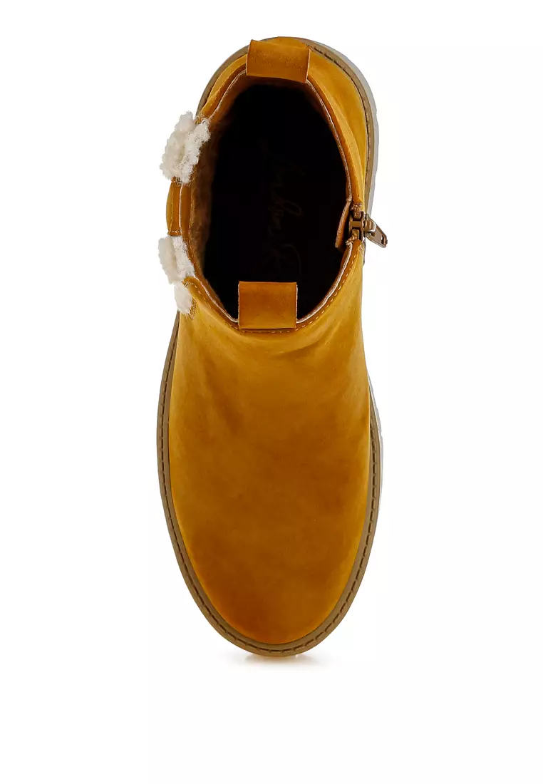 Sepatu Bot Tebal Berdetail Bulu Palsu Warna Coklat Muda