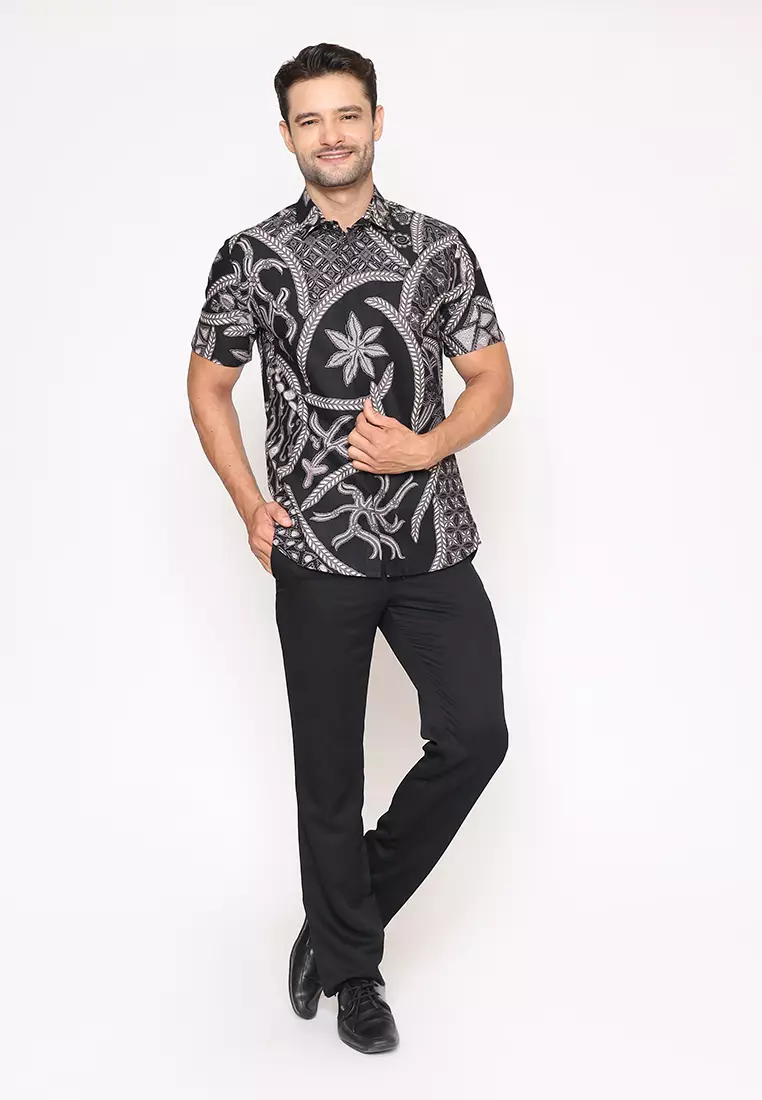 MAGINOT NATAN BLACK Batik Slim Fit Lengan Pendek