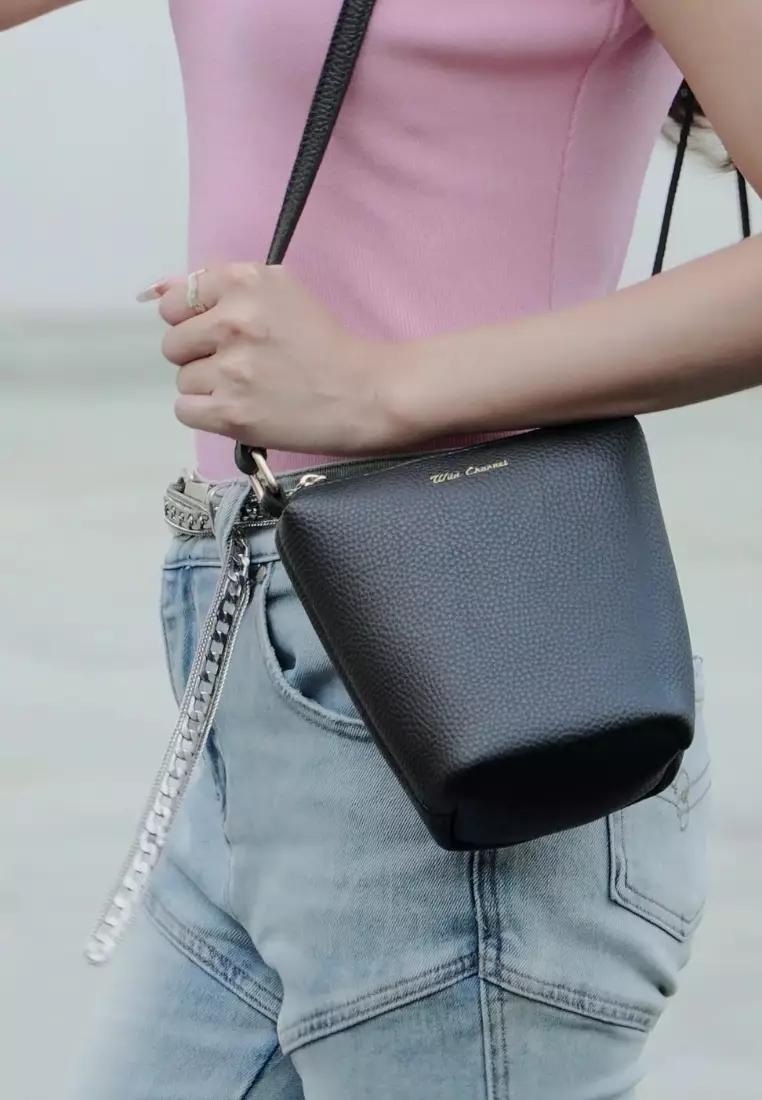 Women's Shoulder Sling Bag / Crossbody Bag (Tas Selempang / Tas Bahu Wanita) - Hitam