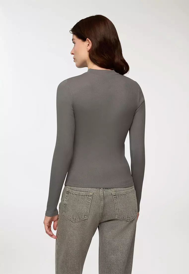 Woman Long-Sleeved T-Shirt