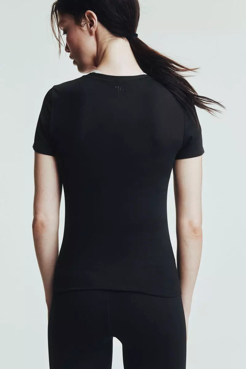 Sports top with DryMove™