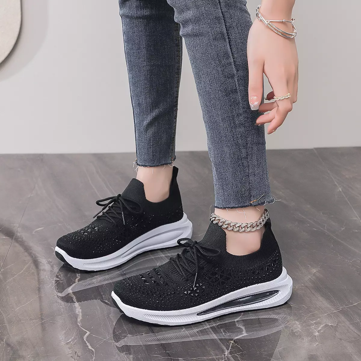 Sepatu Sneakers Pria Wanita Ringan – Gaya Sporty, Nyaman, dan Trendi