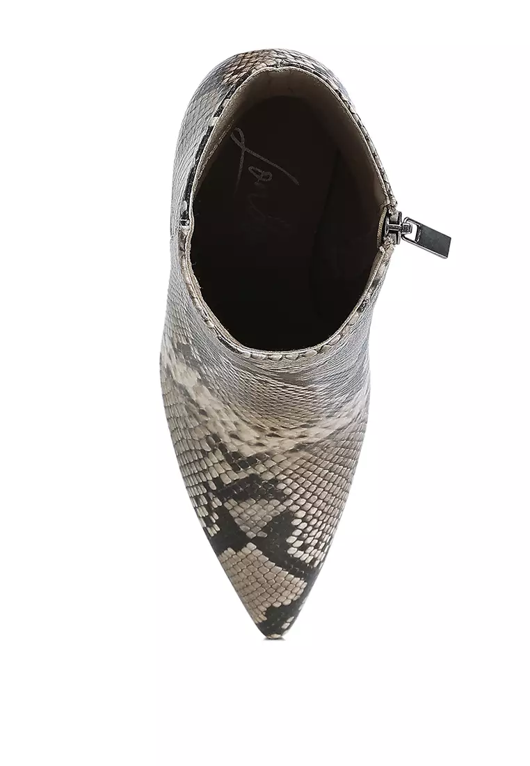 Sepatu bot hak stiletto bertekstur dengan motif ular