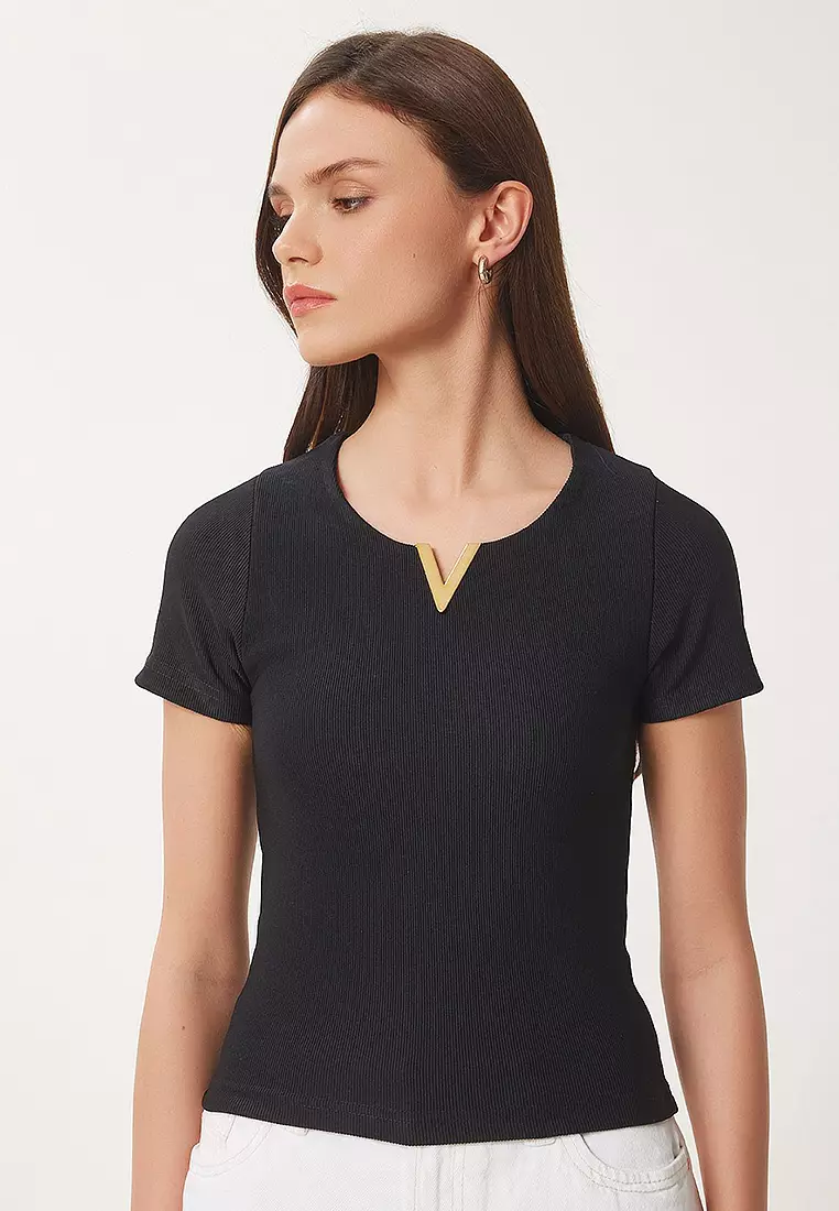 Gold Accessory Ribbed Knitted Blouse