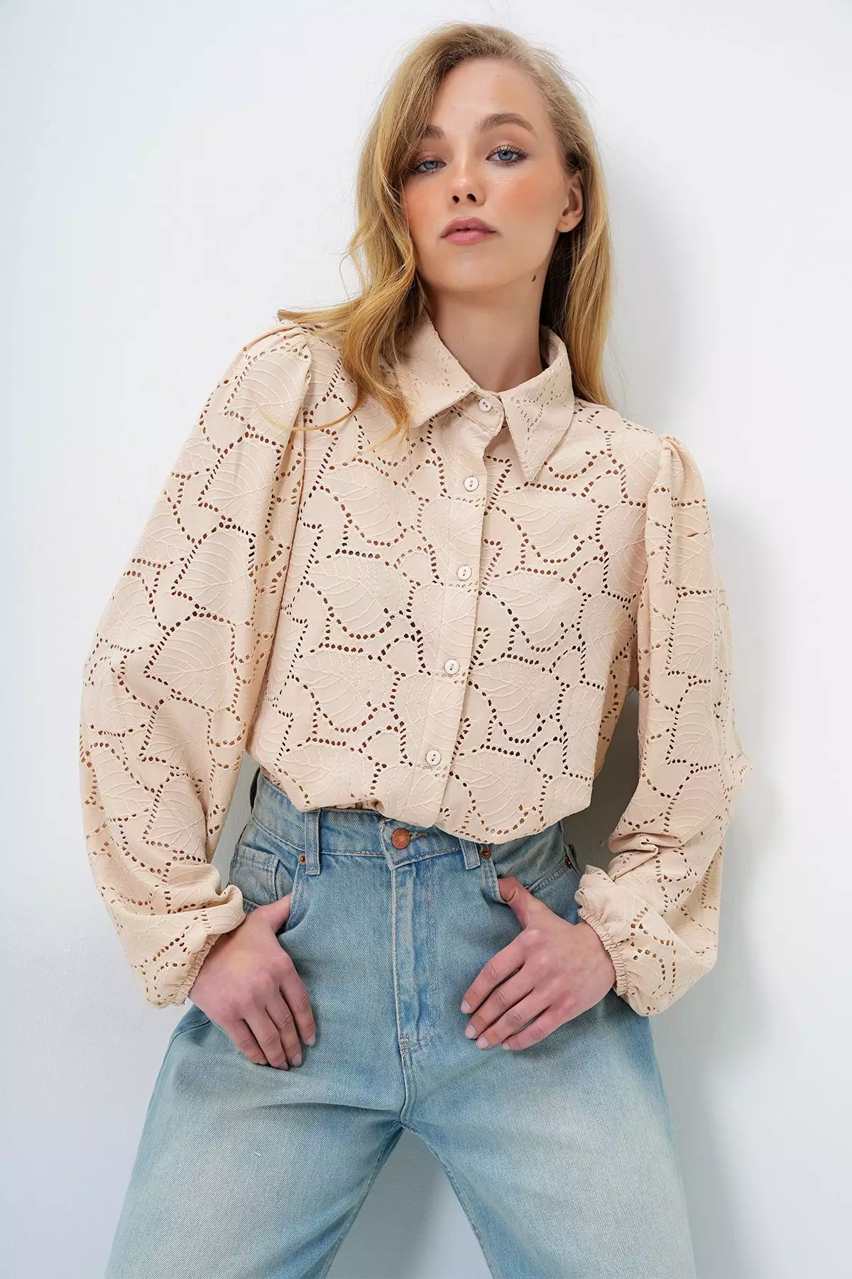 Long Sleeves Lace Shirt