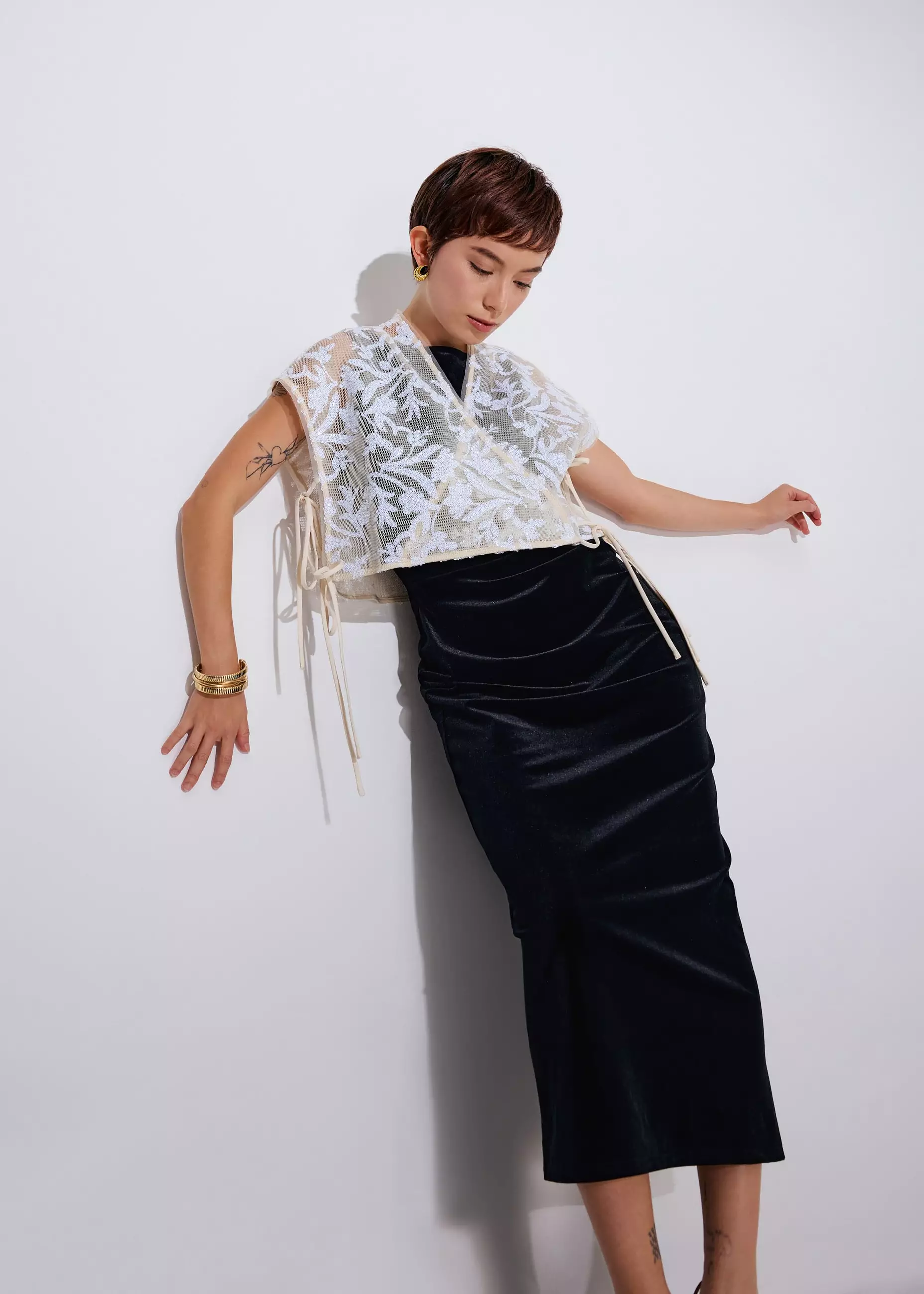 Dress Wanita - Sabiha Velvet Boat Neck Column Maxi Dress