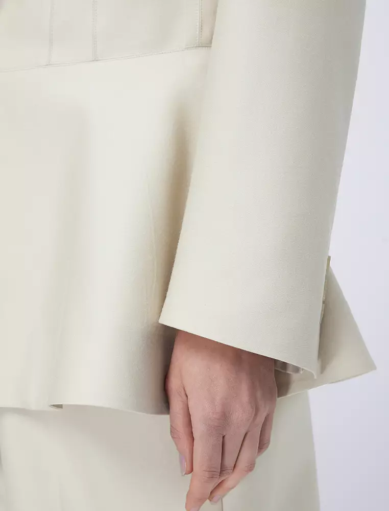 Commuting temperament mid-length suit