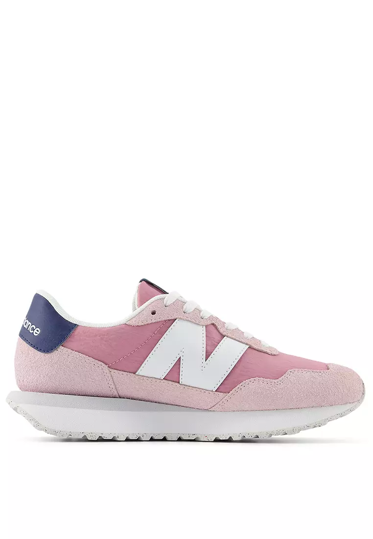 237 Classic Lifestyle Shoes