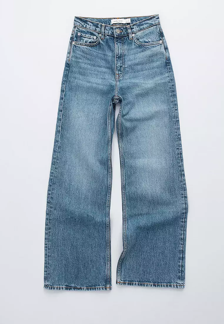 Wide-Leg Jeans
