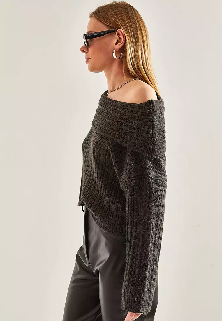 Women's Ruffle Collar Sweater