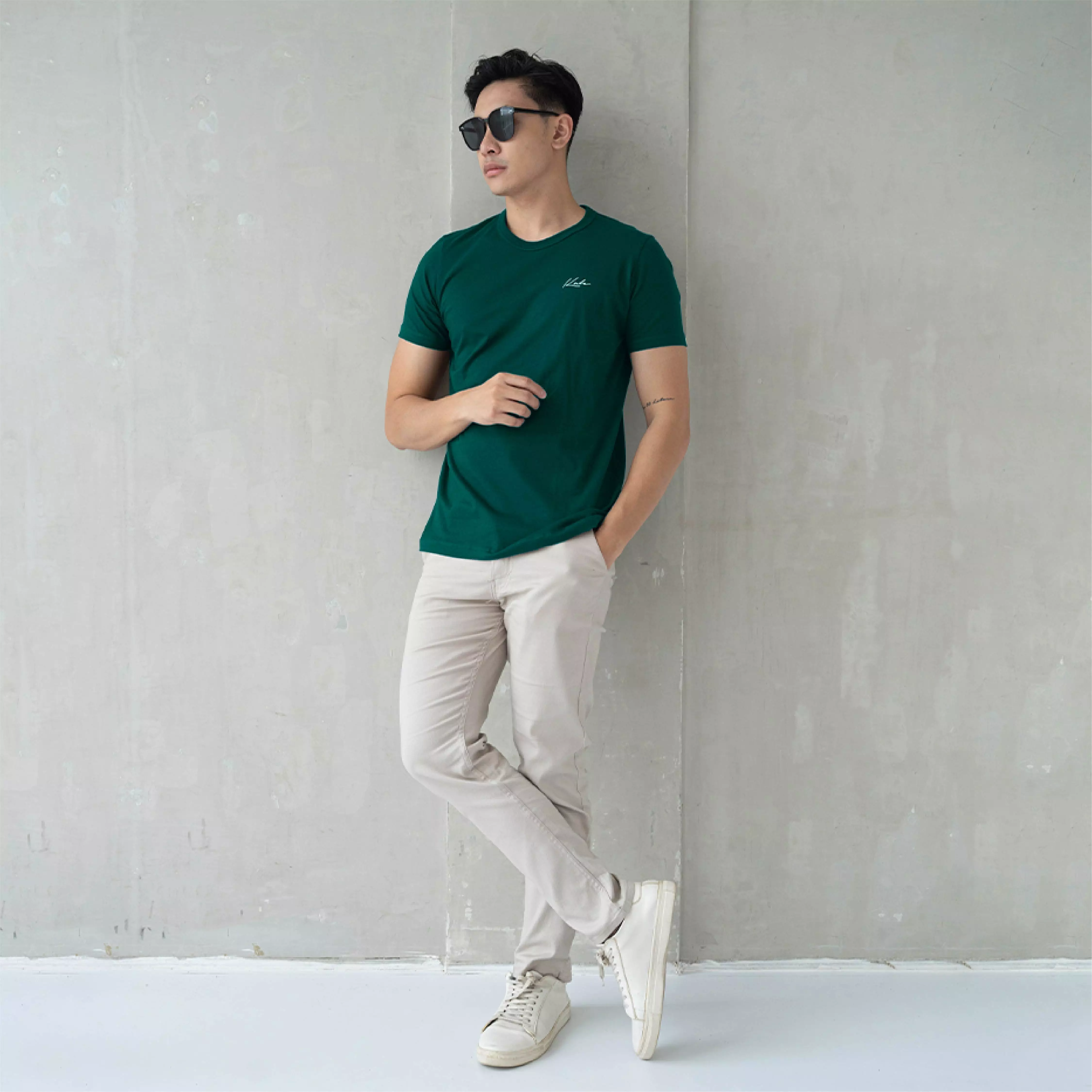 Kale Axelo Bottle Green / Kaos Lengan Pendek Pria / Kaos Unisex