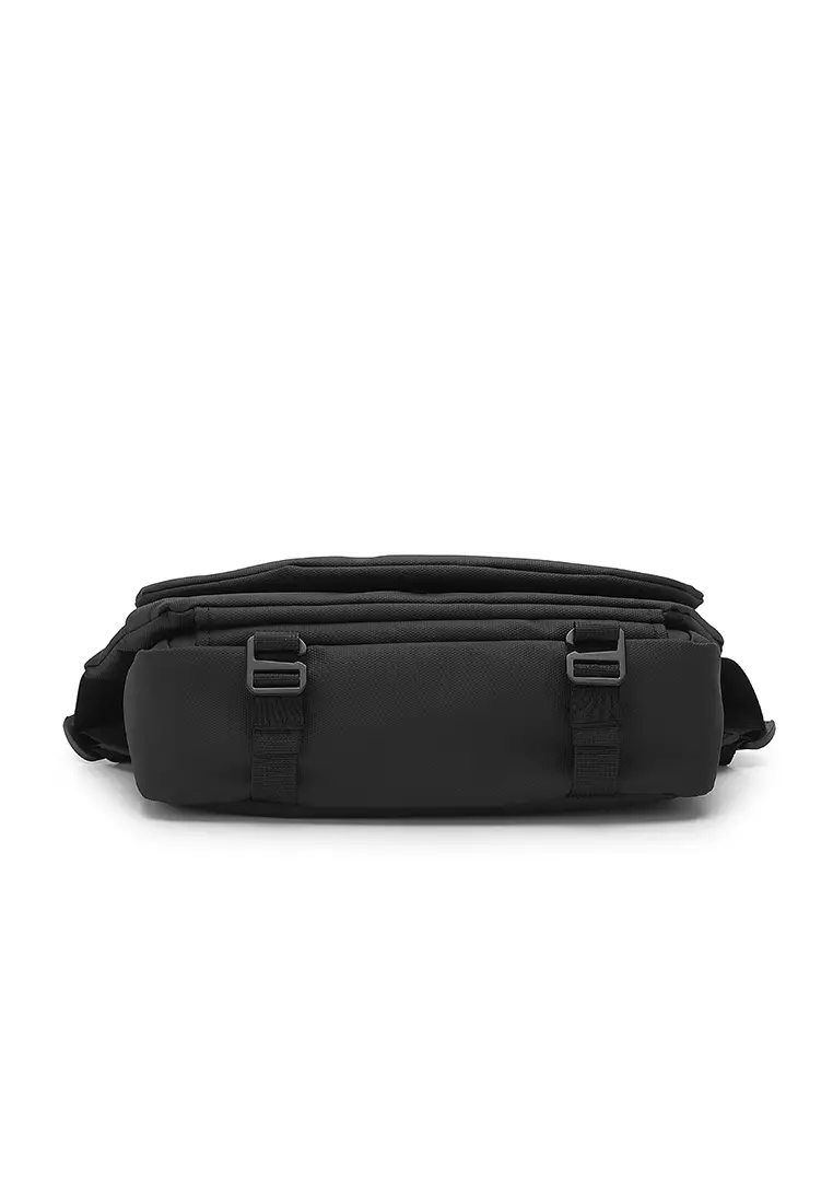 Men's Chest Bag / Sling Bag / Crossbody Bag (Tas Dada / Tas Selempang Pria) - Hitam