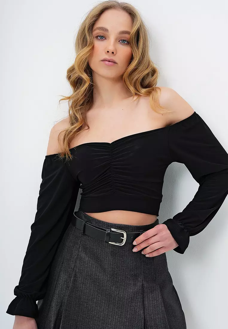 Women's Black Kiss Collar Front Gathered Crop Sandy Blouse Alc-X13742